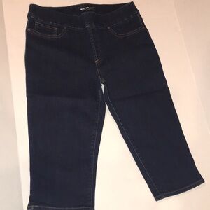 Chico’s Pull On Capri Blue Denim Stretchy Jeans | Size 6